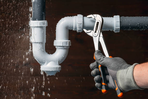 Professional Gas Line Repair technician working in Hubbard, TX
